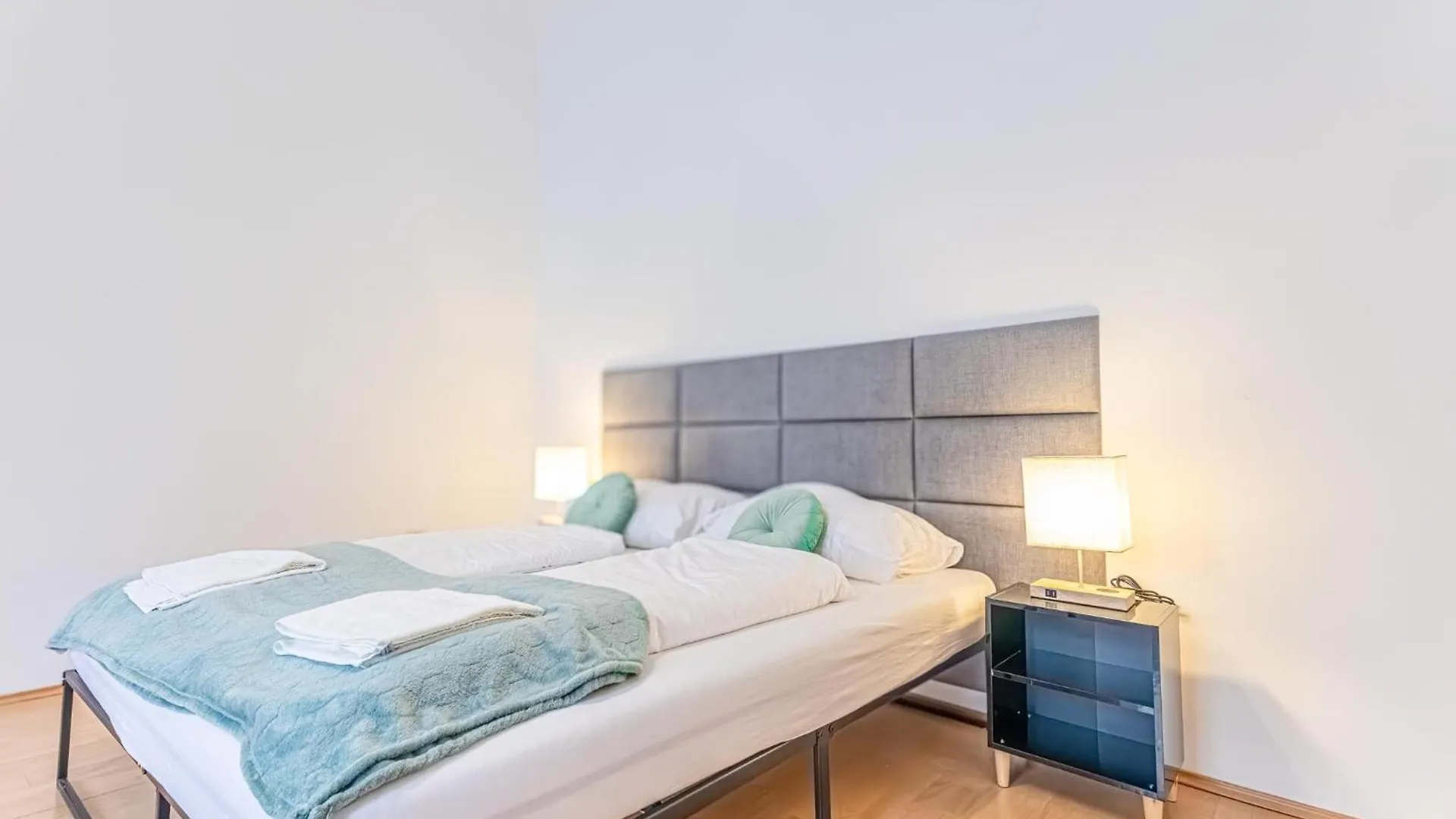 City-Linked 2Br Apartment Near Wiener Stadthalle 0*, ウィーン