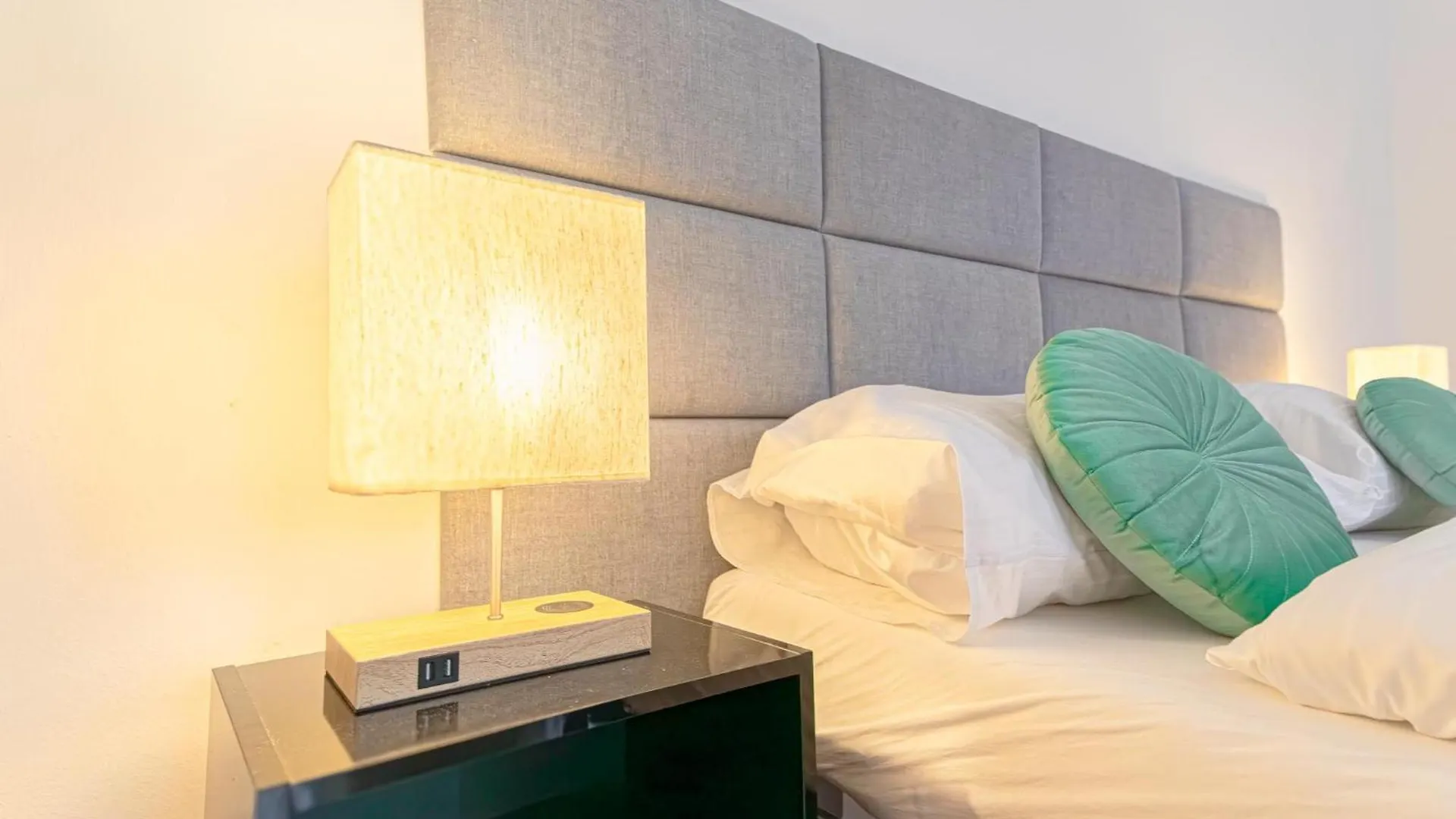 City-Linked 2Br Apartment Near Wiener Stadthalle  ウィーン